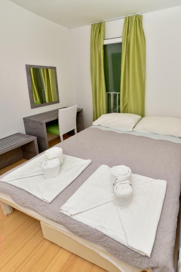 Apartmani Astrado Petrcane Ngoại thất bức ảnh